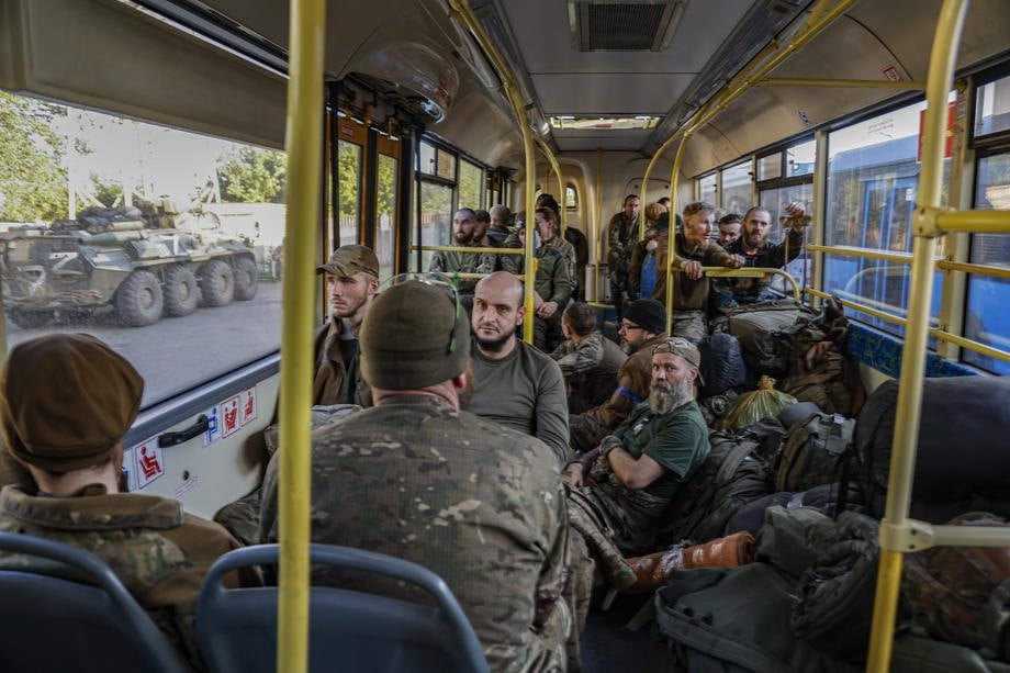 The leaving of Azov soldiers from the Azovstal plant